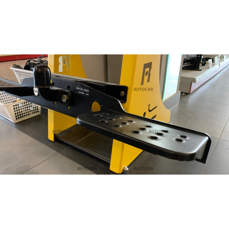 Schodík na ťažné zariadenie