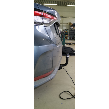 Ťažné zariadenie pre Toyota Corolla Sedan - automatický vertikálny systém Ťažné zariadenie pre Toyota Corolla Sedan - automatický vertikálny systém