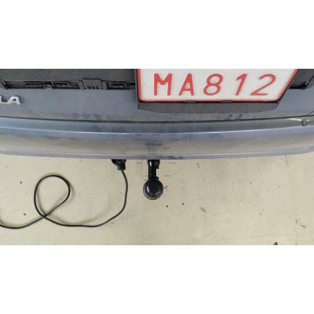 Ťažné zariadenie pre Toyota Corolla Sedan - automatický vertikálny systém Ťažné zariadenie pre Toyota Corolla Sedan - automatický vertikálny systém