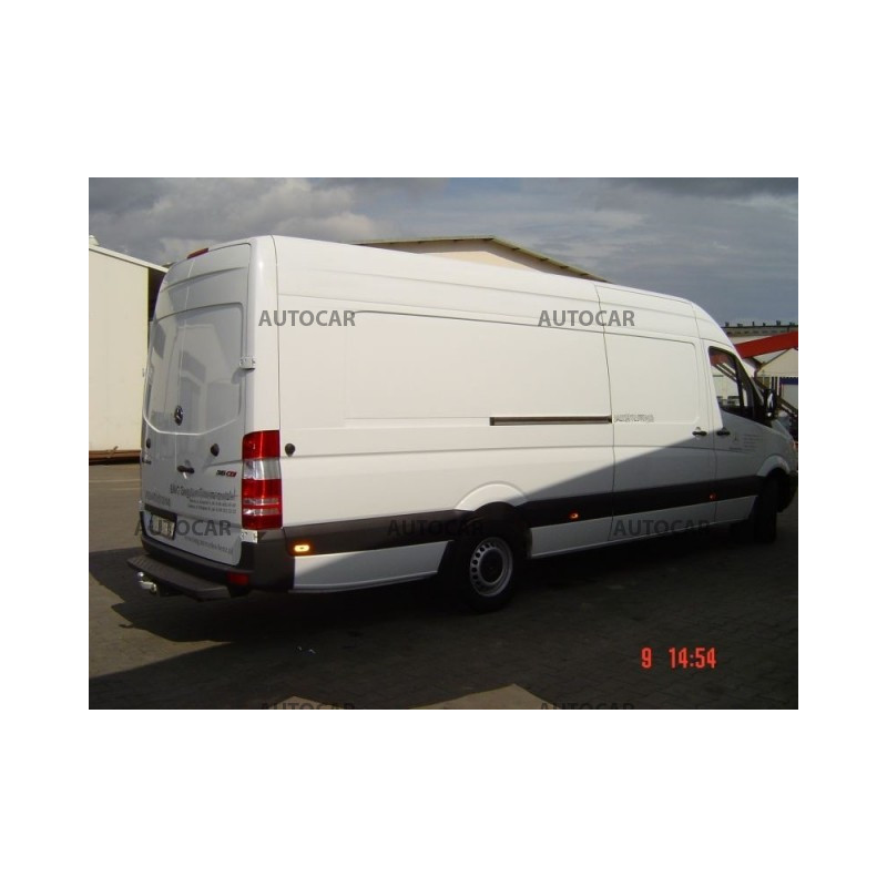 Tažné zařízení pro Volkswagen CRAFTER - Dodávka so schodíkom - Jednomontáž - Rozvor 3,665 / 4,325 m - šroubový systém