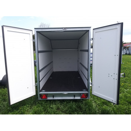 Skriňový prívesný vozík F27361518HTD s rampou Skriňový prívesný vozík F27361518HTD s rampou