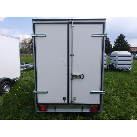 Skriňový prívesný vozík F27361518HTD s rampou Skriňový prívesný vozík F27361518HTD s rampou