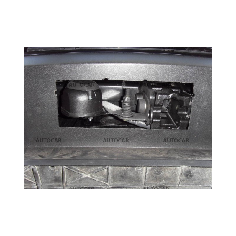 Ťažné zariadenie pre PASSAT VII - 4 -dv., Combi aj 4x4 - automatický vertikálny systém - od 2010/-