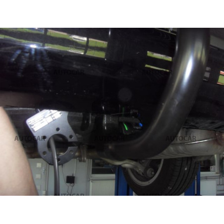 Ťažné zariadenie pre I 40 - 4 dv. - automatický vertikálny systém - od 04.2011/- Ťažné zariadenie pre I 40 - 4 dv. - automatický vertikálny systém - od 04.2011/-