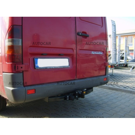 Tažné zařízení pro Mercedes SPRINTER - Dodávka bez schůdku - Rozvor 3,55 / 4,025 m - šroubový systém - od 1995 do 2006 Tažné zařízení pro Mercedes SPRINTER - Dodávka bez schůdku - Rozvor 3,55 / 4,025 m - šroubový systém - od 1995 do 2006