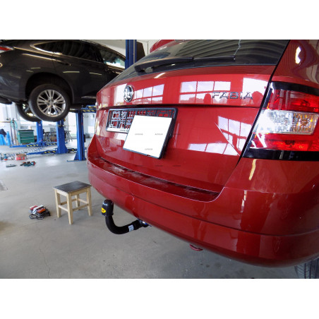 Ťažné zariadenie pre Skoda Fabia kombi - automatický vertikálny systém Ťažné zariadenie pre Skoda Fabia kombi - automatický vertikálny systém