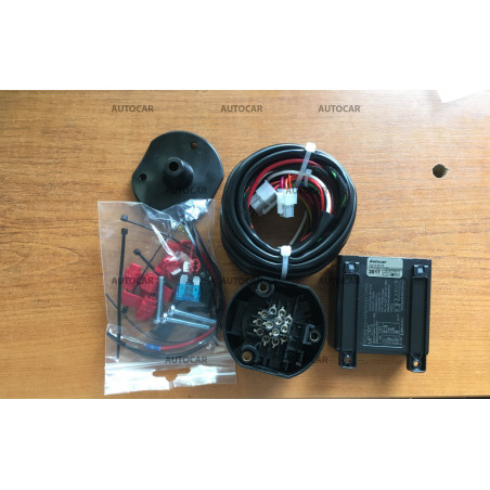 13/8 PIN - Speciální elektroinstalace (s modulem) pro tažné zařízení (se spátečkou) 13/8 PIN - Speciální elektroinstalace (s modulem) pro tažné zařízení (se spátečkou)